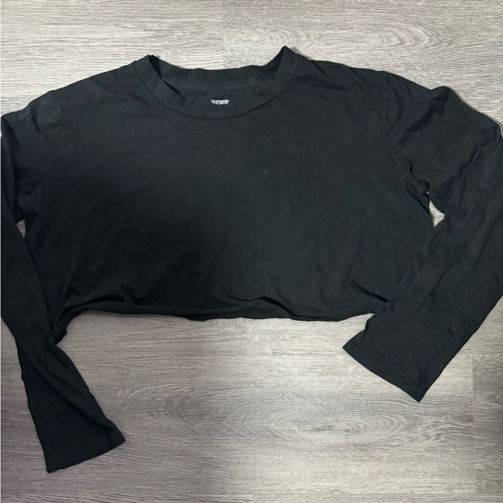 VS pink cropped black tshirt size M